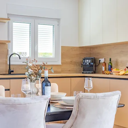 Biokovo J Parking Included * Makarská