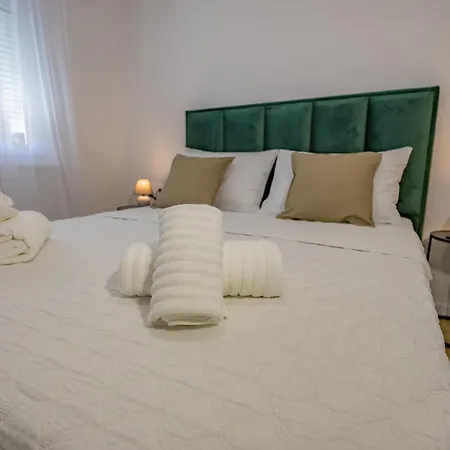 Biokovo J Parking Included * Makarská