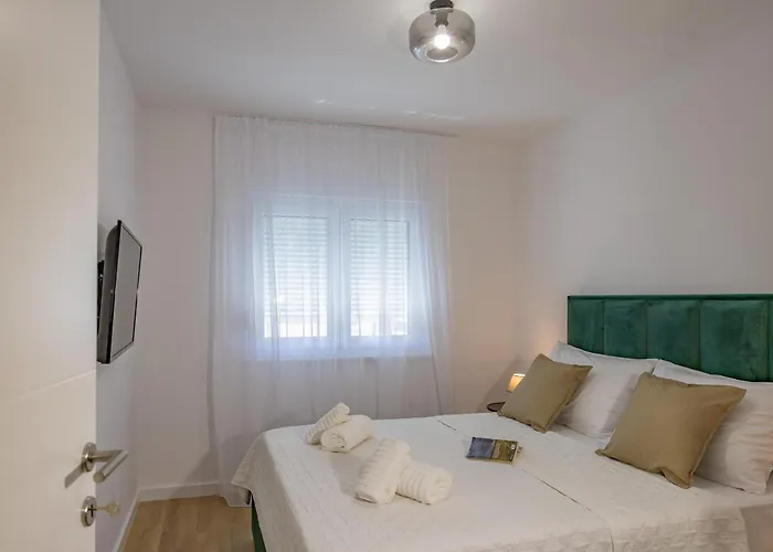 Biokovo J Parking Included * Makarská