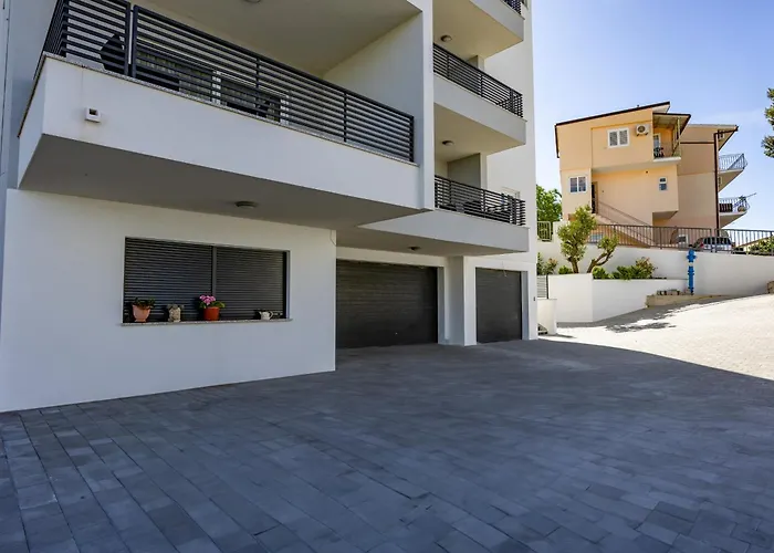 Biokovo J Parking Included *