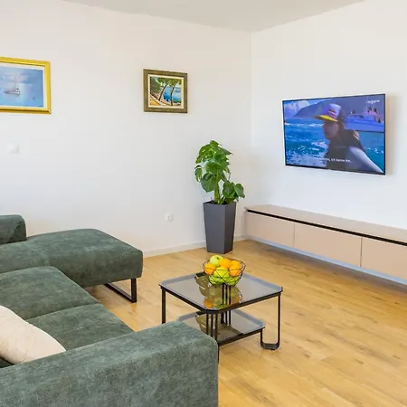 Biokovo J Parking Included Apartment Makarska